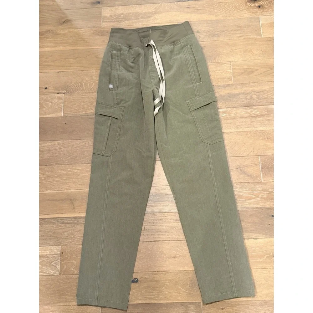 FIGS Womens Olive Green Scrub Pants Cargo Pockets Technical Collection XS/petite